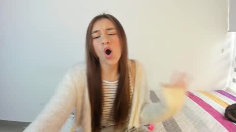 instagram  nueela   online show from December 14, 2025, 9:41 pm