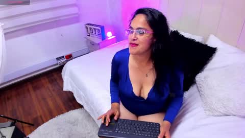 Milu online show from April 11, 2026, 3:44 am