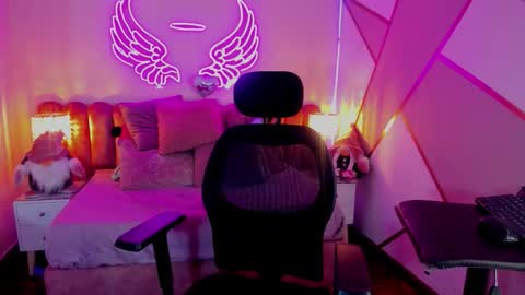   online show from December 20, 2025, 7:32 pm