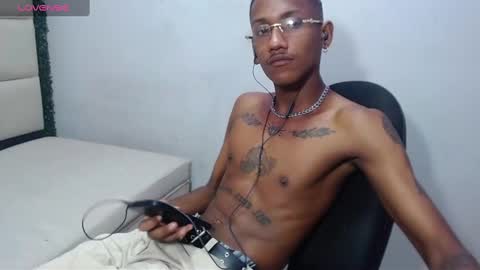 man_san11 online show from January 7, 2025, 3:23 pm