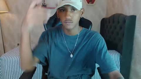 man_san11 online show from October 19, 2025, 3:12 pm