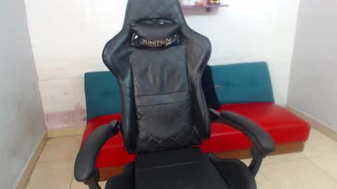 man_san11 online show from November 15, 2025, 5:53 pm