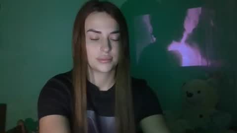 MandiBrooks online show from September 18, 2025, 8:33 pm