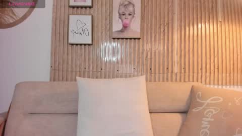 mandy_bloom online show from April 21, 2026, 2:51 am