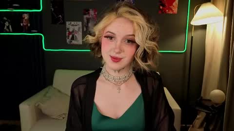 Snapshot of mandy_torres chatting on April 29, 2026, 10:16 pm Luna online show from April 29, 2026, 10:16 pm