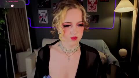Snapshot of mandy_torres chatting on June 2, 2026, 9:39 pm Luna online show from June 2, 2026, 9:39 pm