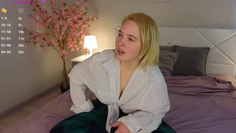 manic_pixie_ online show from March 9, 2025, 10:30 am