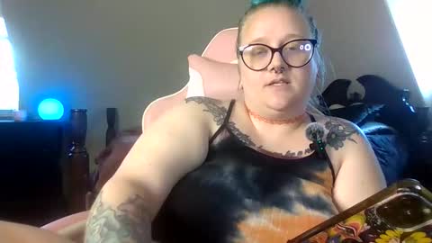 Snapshot of manicpixiepop chatting on May 8, 2026, 5:40 pm ManicPixiePop online show from May 8, 2026, 5:40 pm