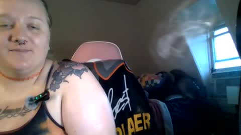 Snapshot of manicpixiepop chatting on June 3, 2026, 12:57 am ManicPixiePop online show from June 3, 2026, 12:57 am