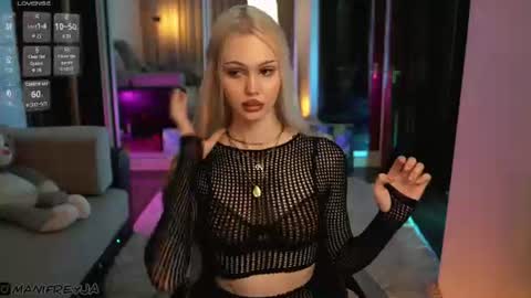 Snapshot of manifreyja chatting on July 4, 2026, 10:16 pm Amelie online show from July 4, 2026, 10:16 pm