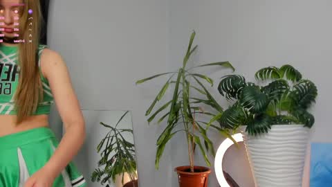 Snapshot of manita_misti chatting on May 17, 2026, 8:12 am Manita online show from May 17, 2026, 8:12 am