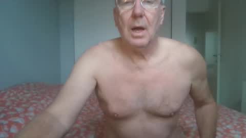 Snapshot of manngrossbite chatting on May 6, 2026, 8:08 am manngrossbite online show from May 6, 2026, 8:08 am