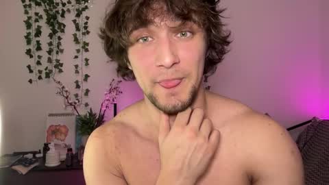 Snapshot of manolein chatting on October 8, 2025, 12:08 am manolein online show from October 8, 2025, 12:08 am