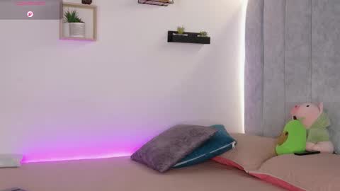 Snapshot of manu_montoya_ chatting on May 2, 2026, 4:12 pm Manu online show from May 2, 2026, 4:12 pm