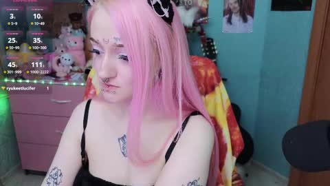 Manuela online show from December 15, 2025, 8:24 pm