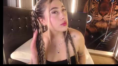 Snapshot of manuelaveelez chatting on November 5, 2025, 6:02 am Manuela online show from November 5, 2025, 6:02 am