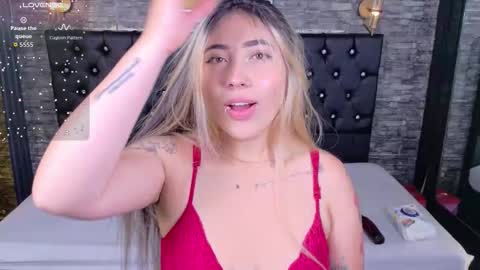 Snapshot of manuelaveelez chatting on November 27, 2025, 5:20 am Manuela online show from November 27, 2025, 5:20 am