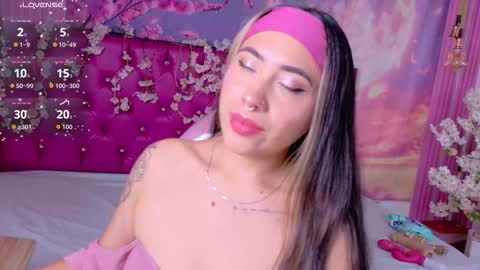 Snapshot of manuelaveelez chatting on January 7, 2026, 5:21 am Manuela online show from January 7, 2026, 5:21 am