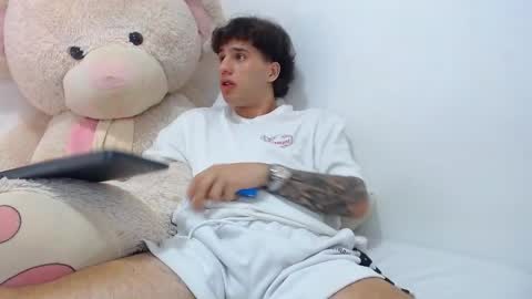 Snapshot of manuelr77 chatting on May 7, 2026, 7:08 pm Manuel online show from May 7, 2026, 7:08 pm