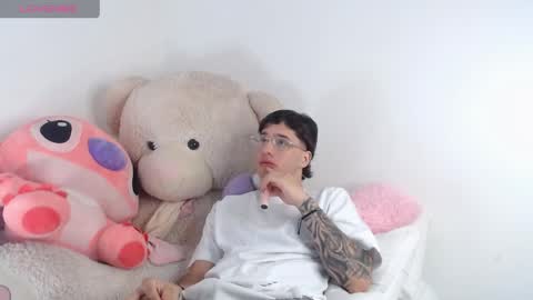Snapshot of manuelr77 chatting on May 15, 2026, 10:50 pm Manuel online show from May 15, 2026, 10:50 pm