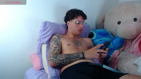 Snapshot of manuelr77 chatting on May 23, 2026, 7:02 am Manuel online show from May 23, 2026, 7:02 am