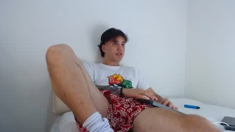 Snapshot of manuelr77 chatting on June 14, 2026, 1:14 am Manuel online show from June 14, 2026, 1:14 am