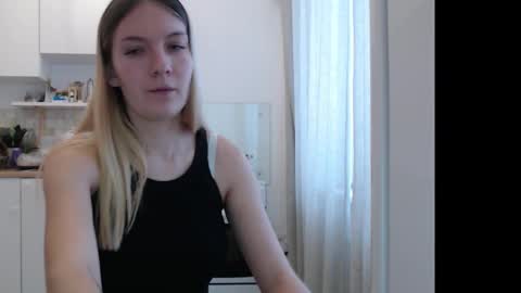 Snapshot of manyamania chatting on December 22, 2025, 10:34 am Prosto Maria online show from December 22, 2025, 10:34 am