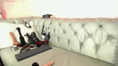 Mara  online show from April 17, 2026, 9:40 pm