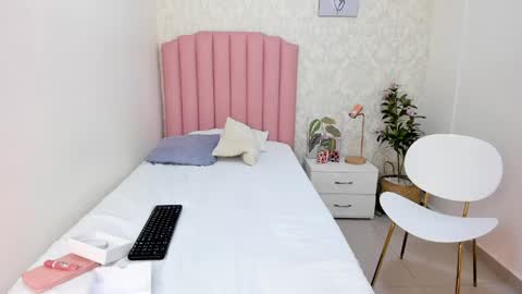 Snapshot of mara_galle chatting on May 7, 2026, 12:10 pm Mara online show from May 7, 2026, 12:10 pm