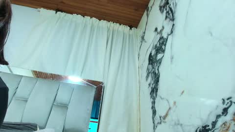 maraa_x online show from April 29, 2026, 11:36 am