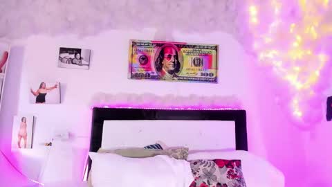 maralinette22 online show from February 19, 2025, 8:52 pm