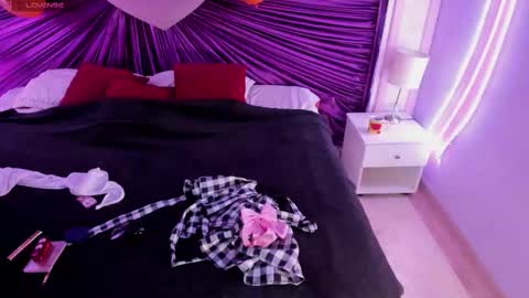 maralinette22 online show from October 13, 2025, 10:37 am