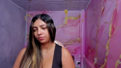 Snapshot of maraluna_ chatting on June 24, 2026, 1:43 pm Maraluna online show from June 24, 2026, 1:43 pm