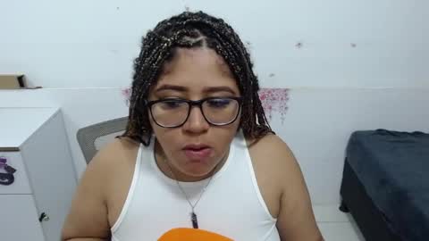 Snapshot of marasilk chatting on December 2, 2025, 12:54 pm Mara Silk online show from December 2, 2025, 12:54 pm