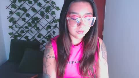Marcela  online show from November 11, 2025, 9:59 pm