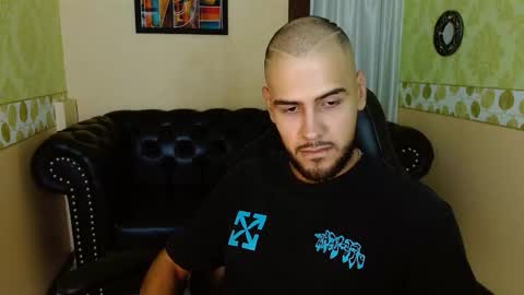 marcus_soler online show from October 31, 2025, 5:03 pm