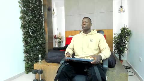 Snapshot of marcusblack_ chatting on May 14, 2026, 12:23 pm Marcusssss online show from May 14, 2026, 12:23 pm