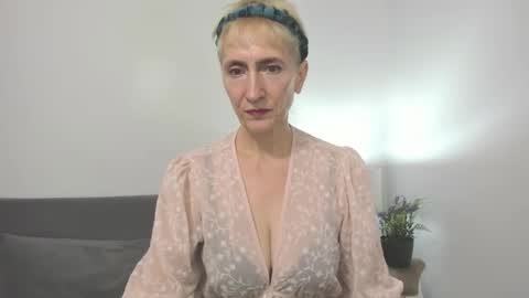 margaretmature online show from October 3, 2025, 12:13 pm
