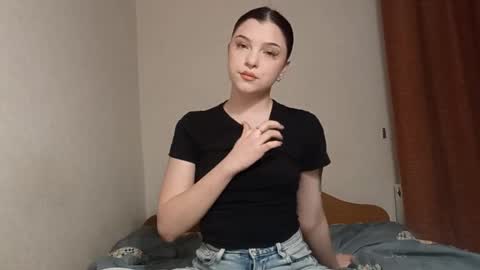 Mia online show from February 9, 2026, 4:44 pm