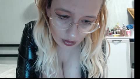Snapshot of margo_shine chatting on May 1, 2026, 2:10 pm margo_shine online show from May 1, 2026, 2:10 pm