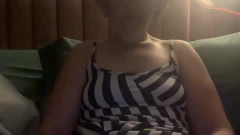 Elle online show from October 28, 2025, 3:10 am