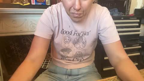 Elle online show from November 2, 2025, 8:33 pm