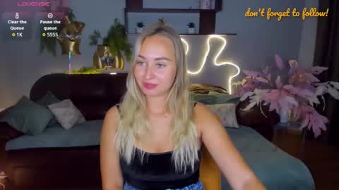 Snapshot of margosugar chatting on October 16, 2025, 6:36 am MargoSugar online show from October 16, 2025, 6:36 am
