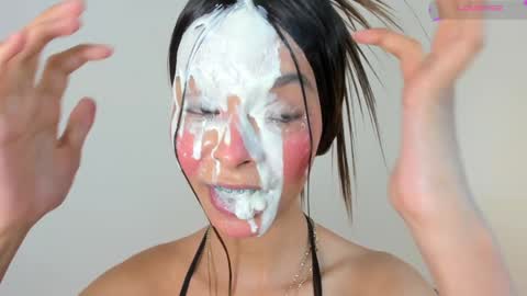 S O F I A  model independent online show from January 27, 2025, 11:32 am