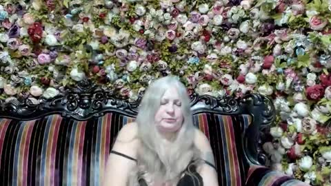 Snapshot of mariabelladonna chatting on December 4, 2025, 12:20 am Maria online show from December 4, 2025, 12:20 am