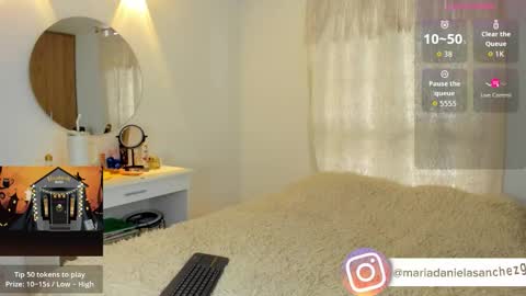 mariadanielasanchez online show from October 3, 2025, 1:19 pm