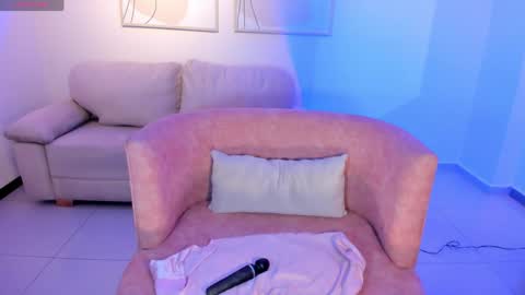 MARIA HERRERA  online show from April 18, 2026, 12:14 am