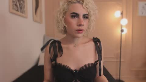 Snapshot of marian_pinzon chatting on February 16, 2026, 7:10 pm Marian online show from February 16, 2026, 7:10 pm