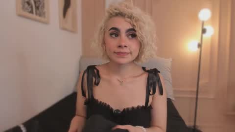 Snapshot of marian_pinzon chatting on February 19, 2026, 7:21 pm Marian online show from February 19, 2026, 7:21 pm