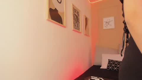 Marian online show from April 2, 2026, 8:06 pm